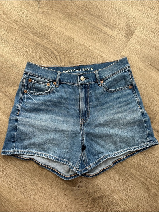 American Eagle Outfitters Pants - American Eagle Outfitters Strigid Relaxed Denim Shorts Medium Wash Size 2